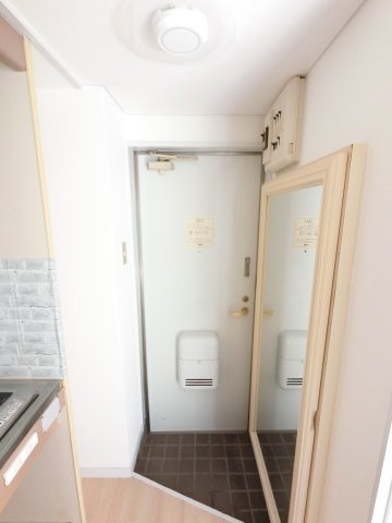 ジュネパレス市川第２１の玄関