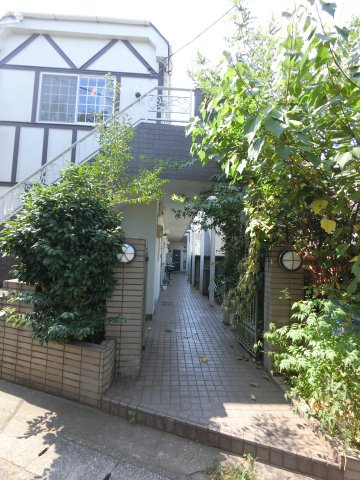 ジュネパレス市川第２１のエントランス