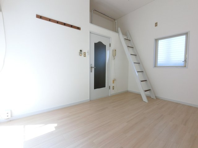 ジュネパレス市川第２１の居間・リビング