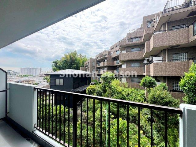 【バルコニー】 | 全室がバルコニーに繋がる開放感が魅力的！洗濯物干しも楽々ですね♪