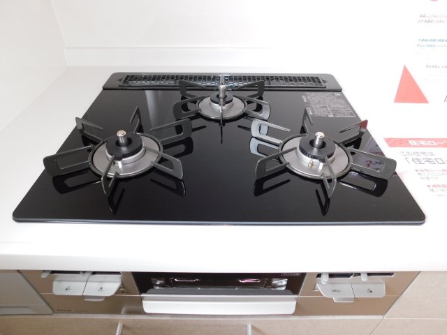 名古屋市西区香呑町１丁目の中古マンションのキッチン|◇３口コンロ◇　　コンロ新品交換　（２０２５年５月リフォーム済）