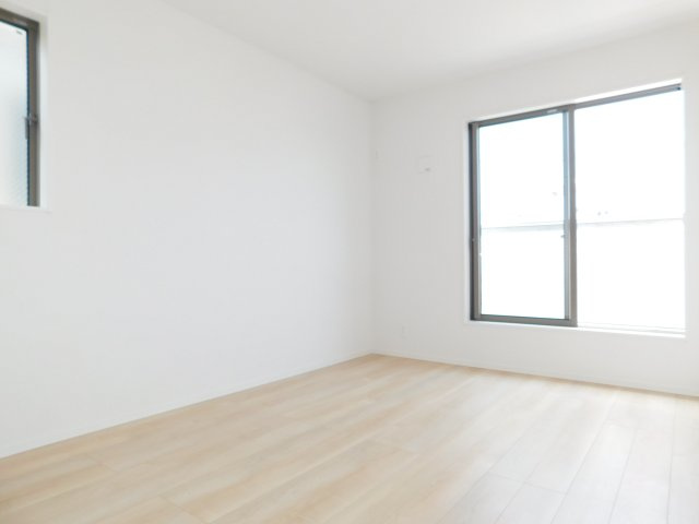 名古屋市中川区中須町字辻ノ上の新築一戸建の洋室|◇洋室◇　　明るい洋室６．５帖　全居室収納完備！　バルコニー利用可♪　