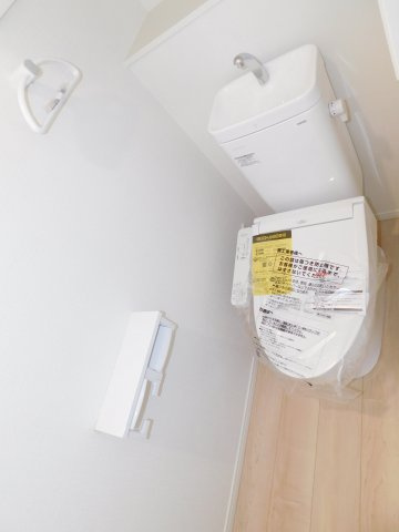 名古屋市中川区中須町字辻ノ上の新築一戸建のトイレ|◇トイレ◇　　１・２階　シャワートイレ