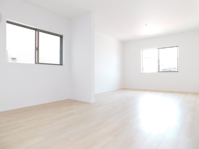 名古屋市中川区中須町字辻ノ上の新築一戸建の居間・リビング|◇リビング◇　　明るく広いリビング２０．０帖　インテリアが映える広々リビング