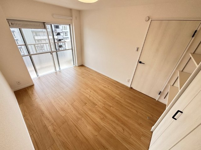  金山レックスマンションの洋室|明るい洋室です