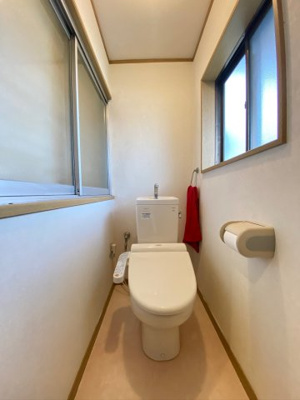 【トイレ】 | 高島市新旭町饗庭872　中古戸建 | ウォッシュレット付トイレ