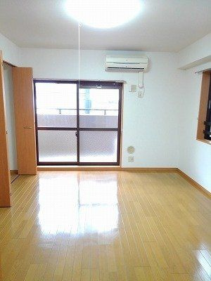 メゾン・フジ山伏町のバルコニー