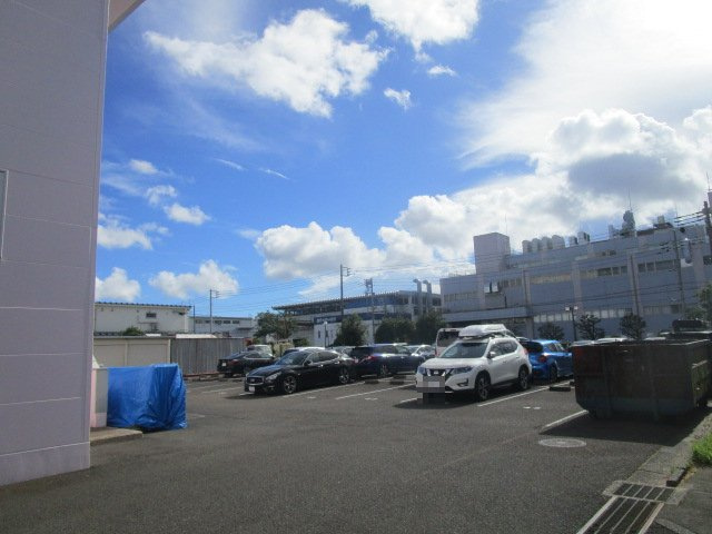 横浜市金沢区福浦２丁目の倉庫の駐車場