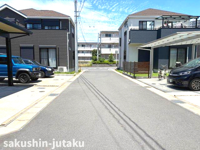 幕張町３丁目　中古戸建の前面道路含む現地写真|５ｍ公道