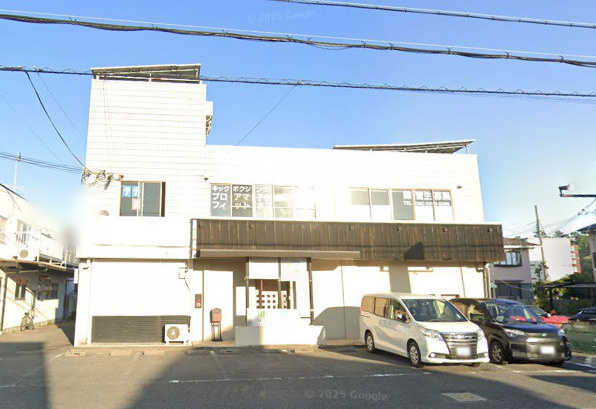 野洲市冨波甲の店舗一部の外観