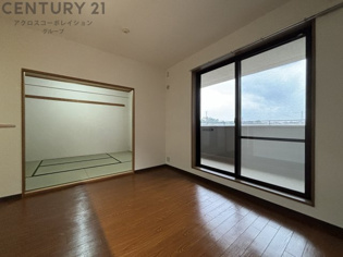 白鷹苦楽園マンションの居間