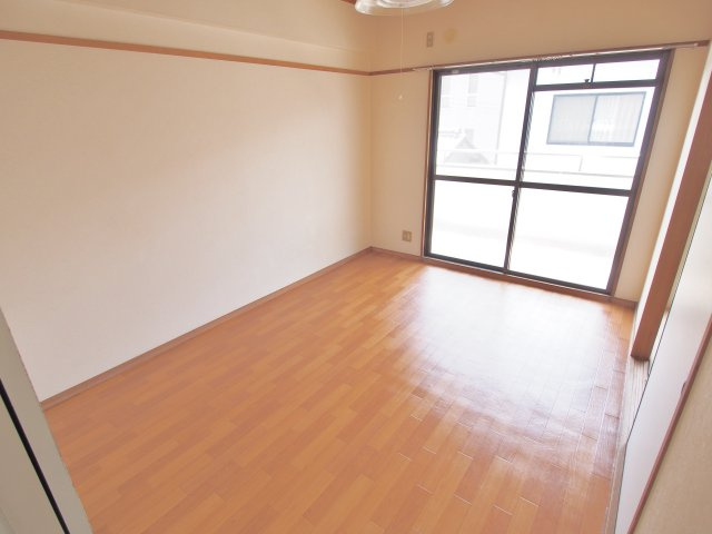 コーポ伊藤の洋室