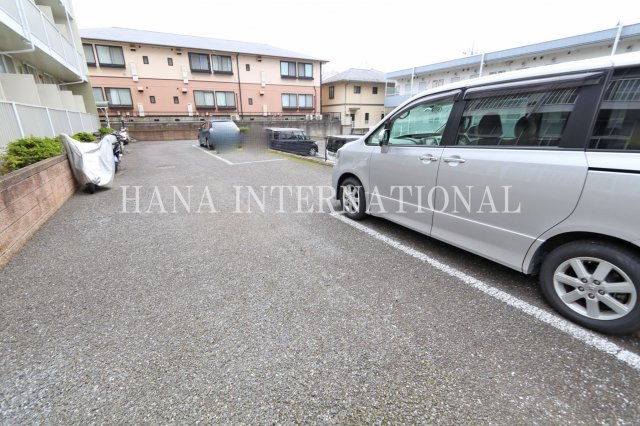 レオパレスピュアの駐車場