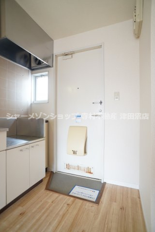 フローラ幕張の玄関|他号室の写真になります。