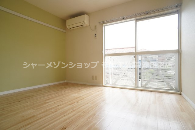 フローラ幕張の居間・リビング|他号室の写真になります。