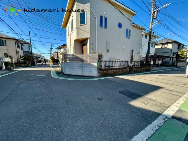 西区指扇　新築戸建　ハートフルタウンBの前面道路含む現地写真