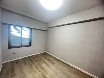 【洋室】 | リバーガーデンコスモスクエア | フローリング張り替えますよ！綺麗な室内をぜひ現地にてご体感下さい♪