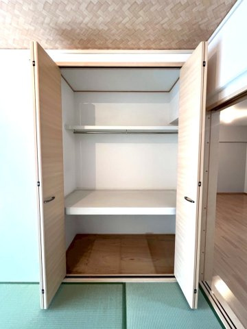 京阪本線・宇治線『中書島』駅まで徒歩１５分☆２０２５年７月リフォーム完了☆ハイム伏見Ａ棟の和室|和室収納