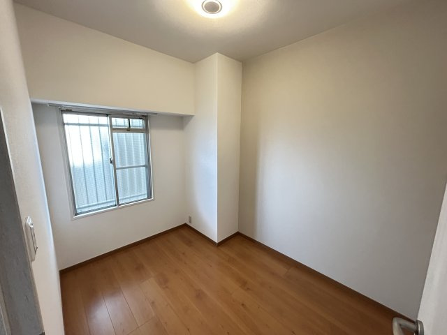 メゾンドール明石山ノ手台の洋室