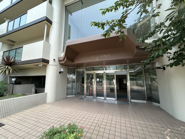 メゾンドール明石山ノ手台のエントランス