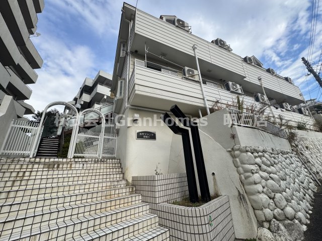 カサブランカ鈴蘭台の外観