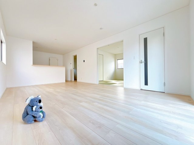 【居間・リビング】 | 前橋市下細井町　新築住宅 | 気がづけば家族が集まって楽しい会話と食事が始まる。皆で笑って過ごす幸せ溢れるリビング。