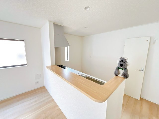 【居間・リビング】 | 前橋市下細井町　新築住宅 | 窓を開けるとスッーと爽やかな風を感じるリビング。家族の笑顔が集まる幸せな空間。