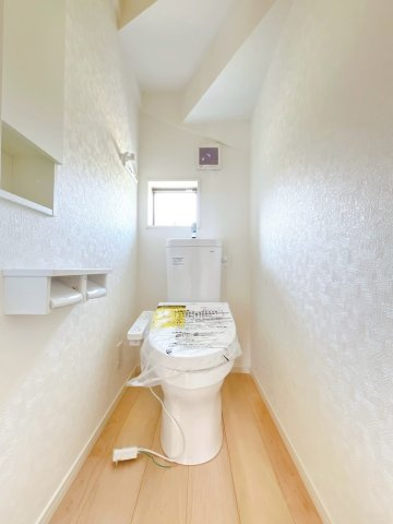 【トイレ】 | 前橋市下細井町　新築住宅 | 清潔感にあふれた空間と機能的な洗浄装置。毎日何度も使う場所だから快適に。便利に。