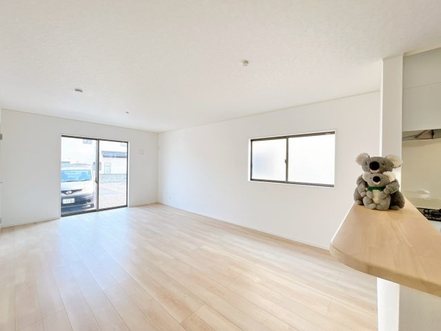 【居間・リビング】 | 前橋市下細井町　新築住宅 | ≪LDK≫
陽当りも良いリビング。
光が差し込む明るい空間はいつもの時間をより特別に…穏やかなひと時を一層充実した時間へ変えてくれます。