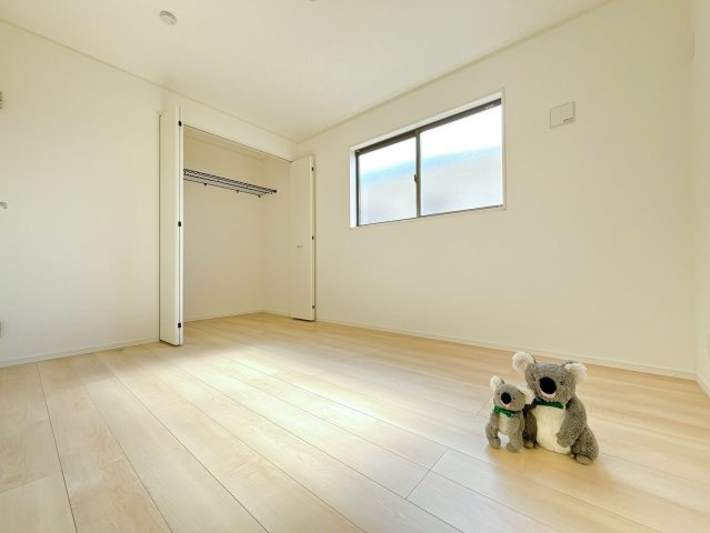 【洋室】 | 前橋市下細井町　新築住宅 | 広さはお子様の勉強部屋にも適した広さ！
勉強机や本棚などの家具を置いてもフリースペースも確保することができます。