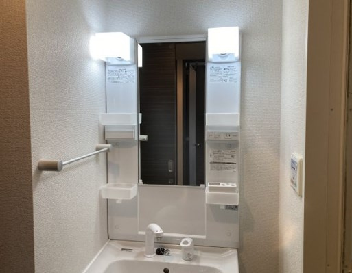 新品家具付きマンション湯島4B(KaGood東京)の独立洗面台