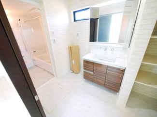 【独立洗面台】 | 八街市八街に　新築戸建 | 令和6年12月築 リビング約19.2帖 JR総武本線八街駅徒歩約17分 本下水 ローソン徒歩約1分