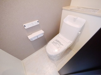 【トイレ】 | 八街市八街に　新築戸建 | 令和6年12月築 リビング約19.2帖 JR総武本線八街駅徒歩約17分 本下水 ローソン徒歩約1分