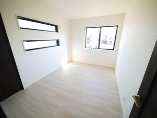 【洋室】 | 八街市八街に　新築戸建 | 令和6年12月築 リビング約19.2帖 JR総武本線八街駅徒歩約17分 本下水 ローソン徒歩約1分