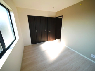 【洋室】 | 八街市八街に　新築戸建 | 令和6年12月築 リビング約19.2帖 JR総武本線八街駅徒歩約17分 本下水 ローソン徒歩約1分