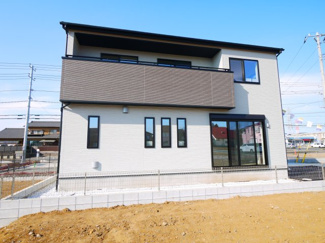 【外観】 | 八街市八街に　新築戸建 | 令和6年12月築 リビング約19.2帖 JR総武本線八街駅徒歩約17分 本下水 ローソン徒歩約1分