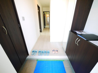 【玄関】 | 八街市八街に　新築戸建 | 令和6年12月築 リビング約19.2帖 JR総武本線八街駅徒歩約17分 本下水 ローソン徒歩約1分