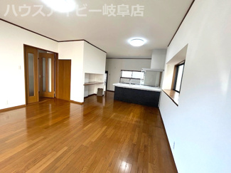 【居間・リビング】 | 各務原市蘇原東栄町築29年中古住宅！再生住宅！大家族様でも安心の5LDK！WIC2か所！ | 各務原市蘇原東栄町築29年中古住宅！再生住宅！大家族様でも安心の5LDK！ウォークインクローゼット2か所！