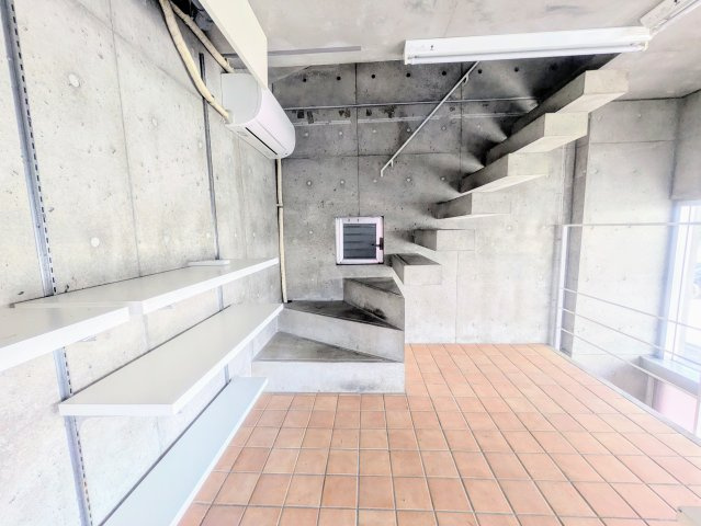 昭和区桜山町店舗のロビー