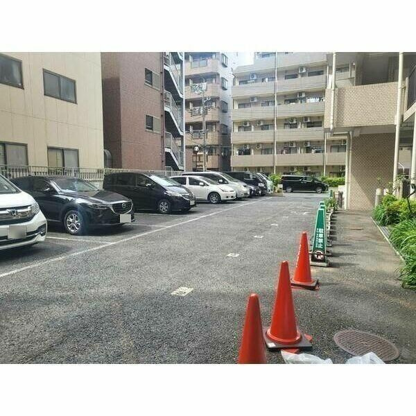ペルシェール西葛西の駐車場
