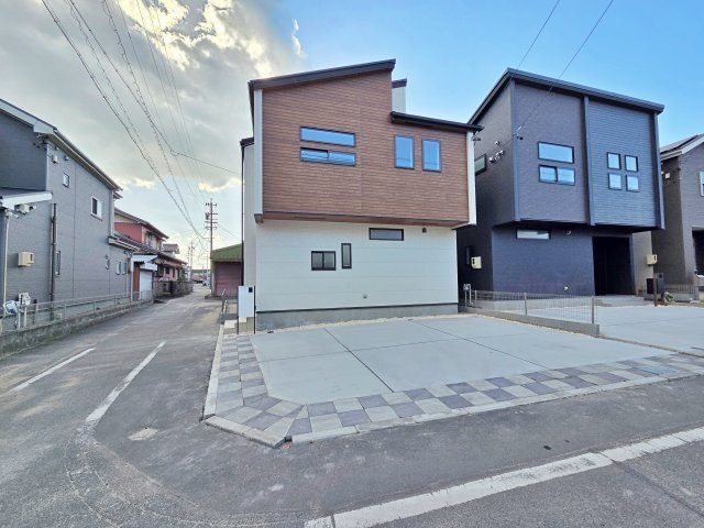 【前面道路含む現地写真】 | 知多市八幡荒井　１号棟