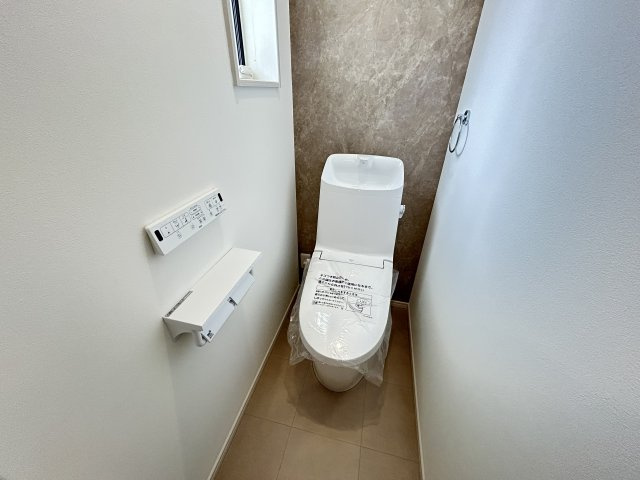 明石市朝霧町３丁目戸建のトイレ