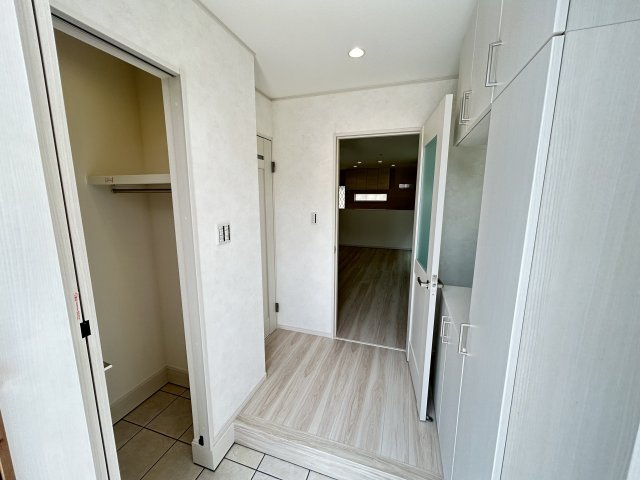 明石市朝霧町３丁目戸建の玄関