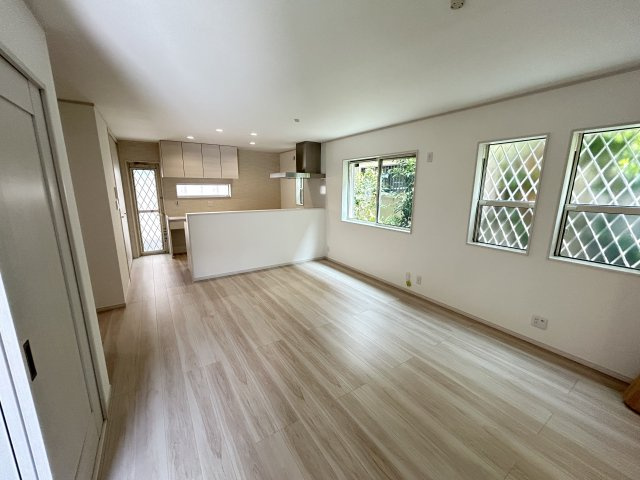 明石市朝霧町３丁目戸建の居間・リビング