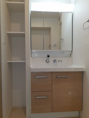 【洗面所】 | セイバリーヒルズ | 広い洗面スペース