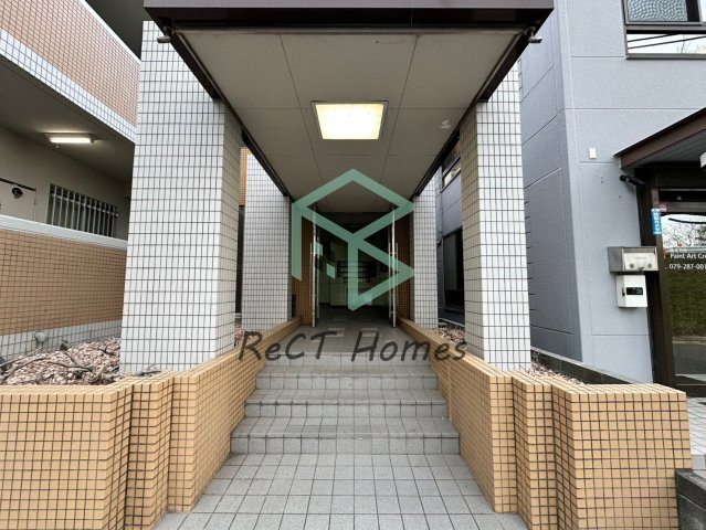 姫路市北条梅原町の賃貸マンションのエントランス