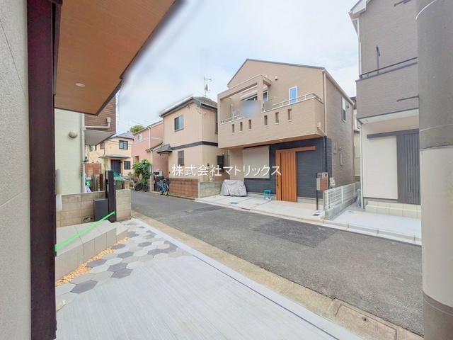 練馬区西大泉1丁目　南道路×陽当り良好　コンパクト邸宅の前面道路含む現地写真