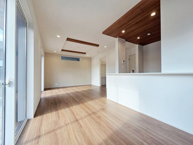 【居間・リビング】 | 知多市八幡荒井　２号棟