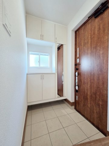 【玄関】 | 知多市八幡荒井　２号棟