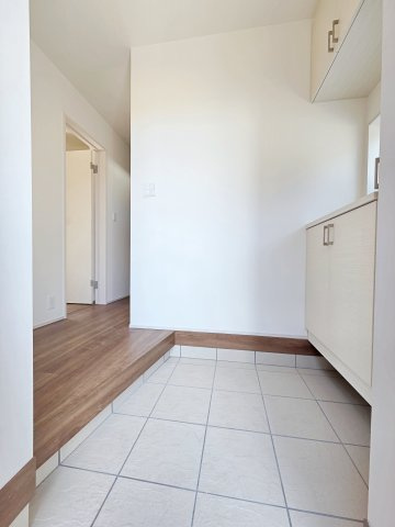 【玄関】 | 知多市八幡荒井　２号棟